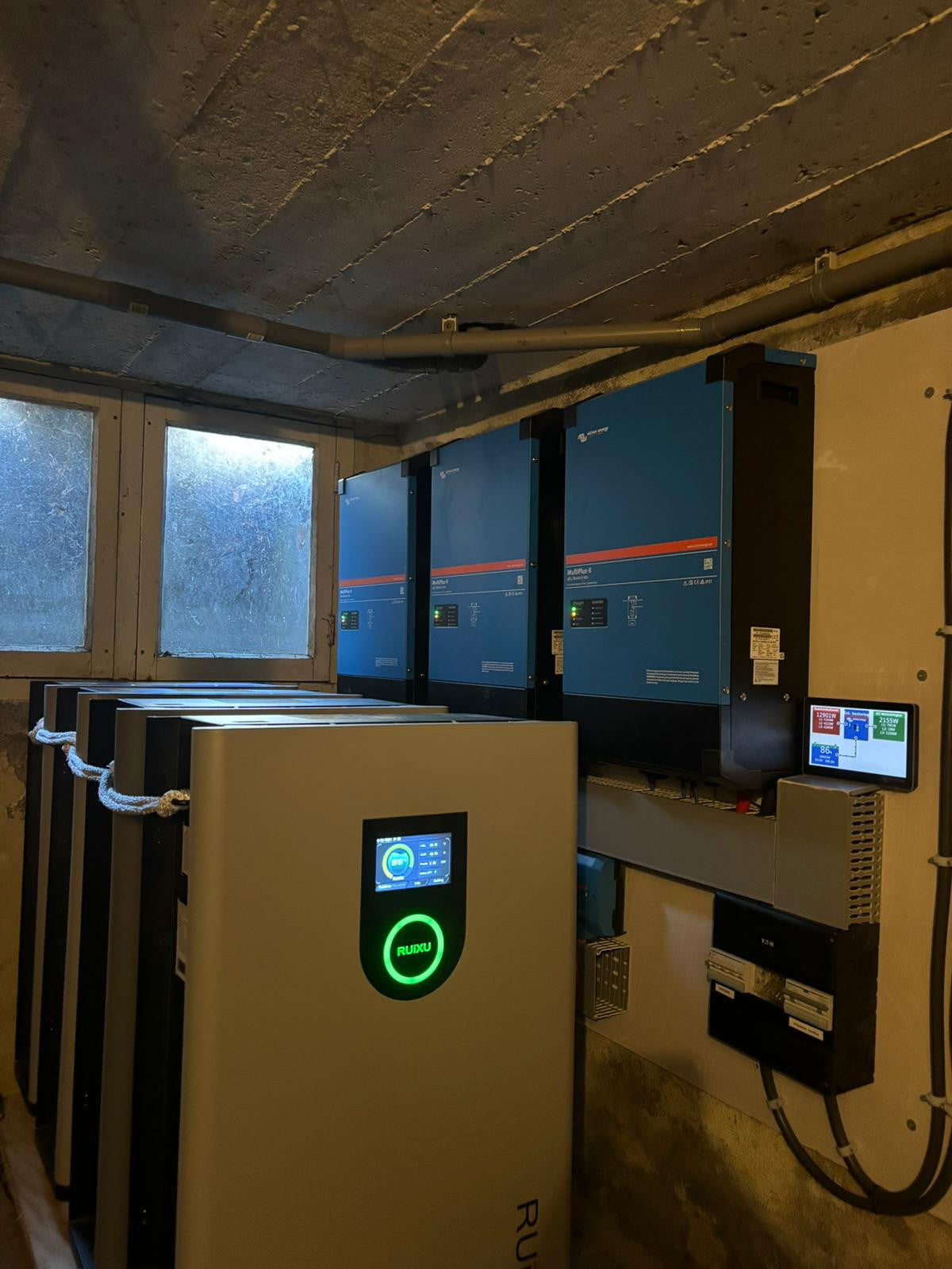 RUiXU Lithi2-16 battery in an indoor energy-storage installation